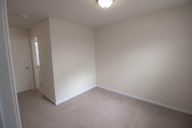 Building Photo - 1932 Center St