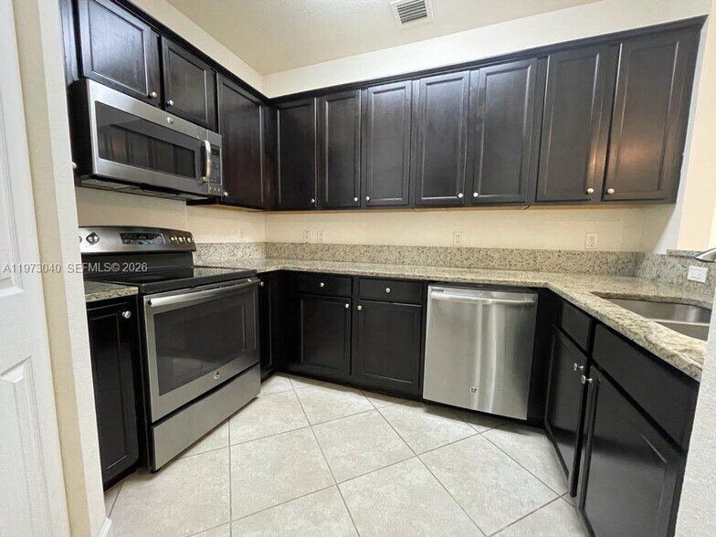 Building Photo - 10600 NW 88th St