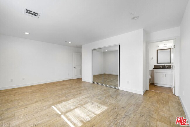 Building Photo - 14228 Sylvan St