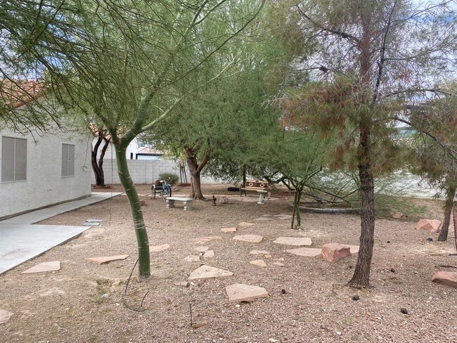 Building Photo - NW!! Single Story!! No Carpet!! No HOA!! B...