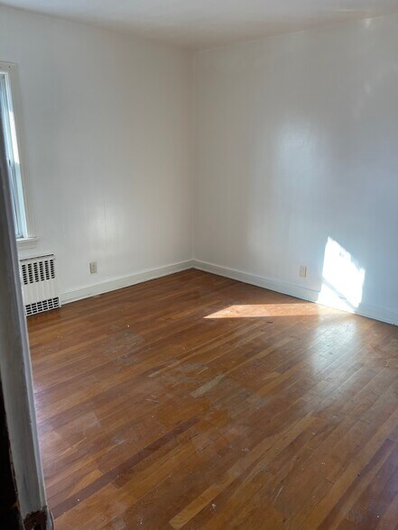 Bedroom - 3417 Grover St