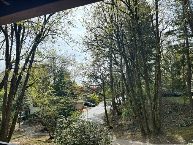 Building Photo - Refreshed Rental Rate One-Bedroom Condo Lo...