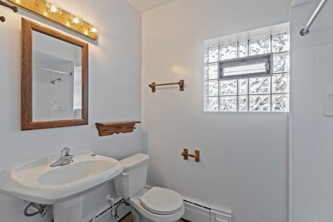 Building Photo - 288 Middaugh Rd