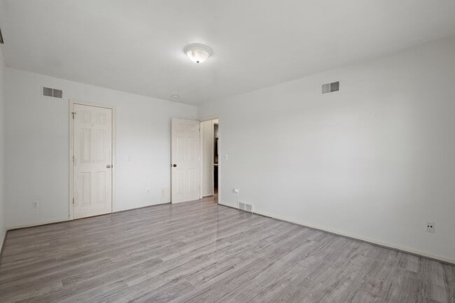 Building Photo - 25307 Shiawassee Cir