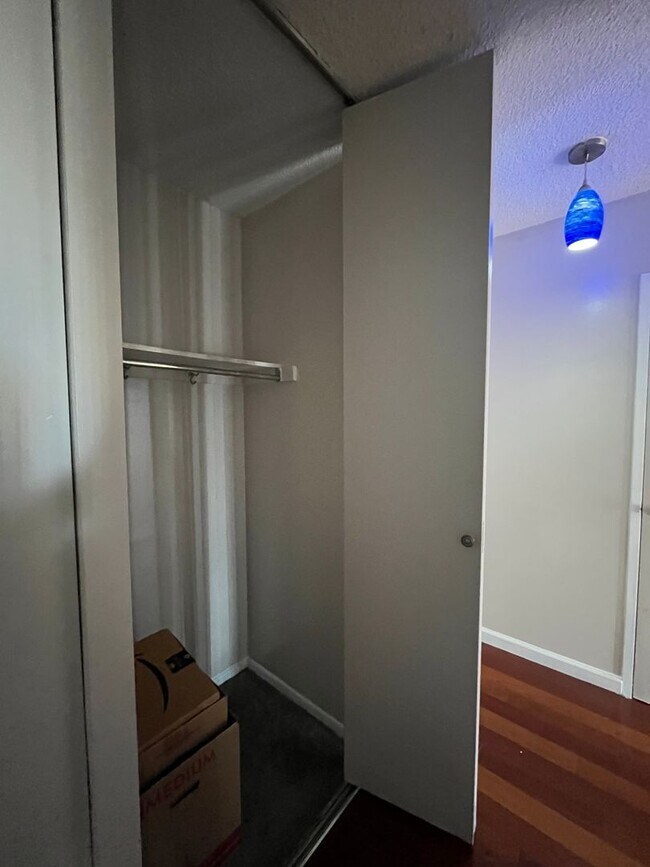 Building Photo - Beautiful High Rise Condo in Washington Sq...