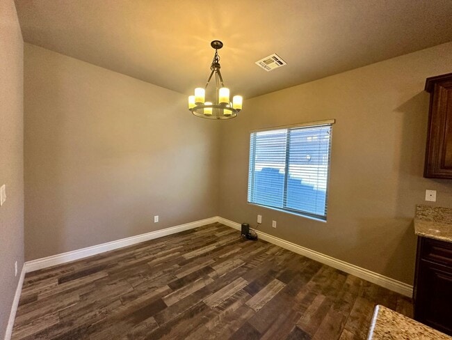 Building Photo - Gorgeous 3 bedroom, 2 bathroom home with 3 car garage