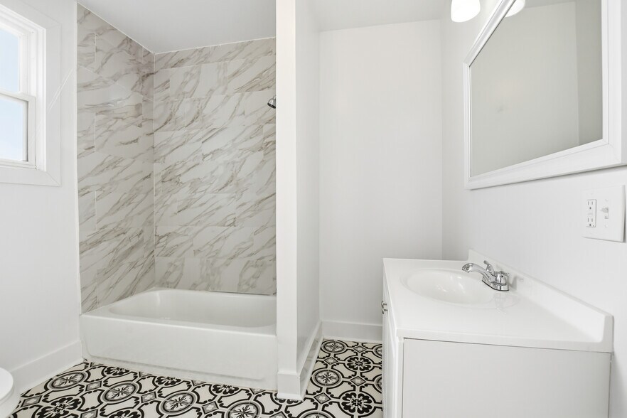 Building Photo - 53 Oak Ave