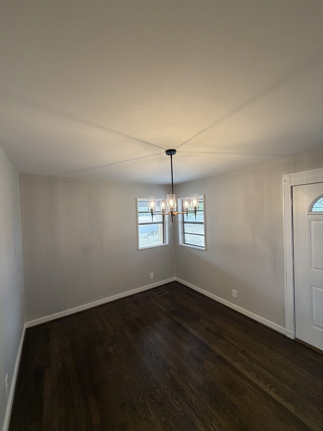 Building Photo - 853 Shades Crest Rd