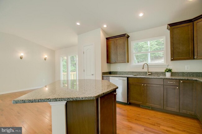 Building Photo - Sought After Aquia Harbour