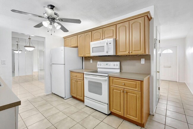 Building Photo - 6707 NW 70th St
