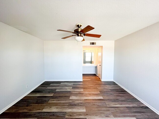 Building Photo - 2302 Wales Cir