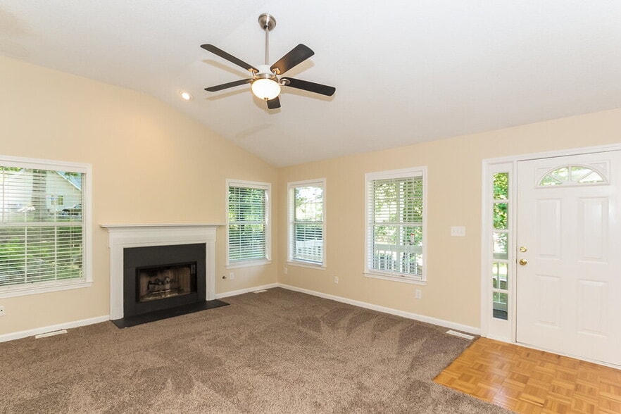 Building Photo - 153 Country Mill Ln