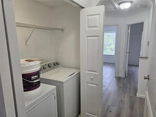 Building Photo - 9153 Oak Fern Dr