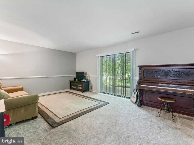 Building Photo - 8956 Skyrock Ct