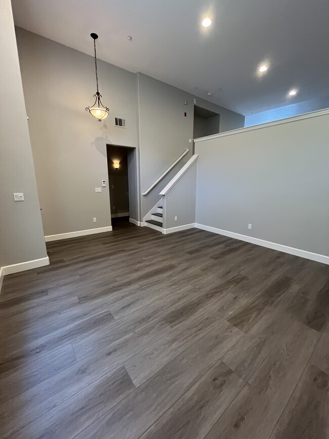 Building Photo - 6262 Byron Ln