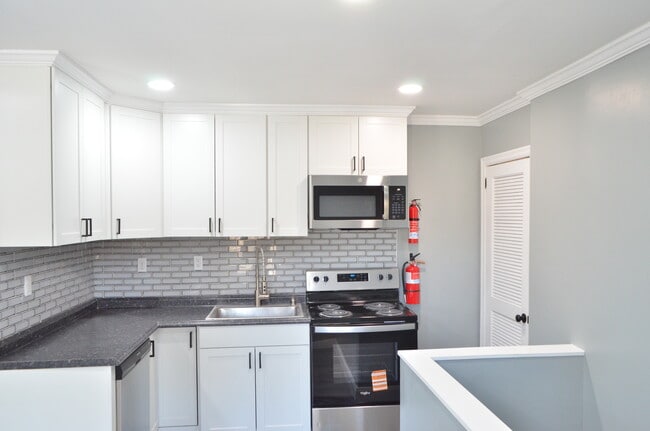 Building Photo - 661 Mt Lucas Rd