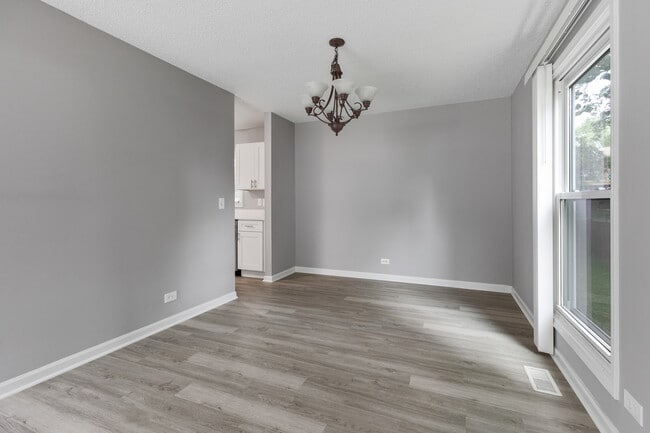 Building Photo - 135 Encina Dr