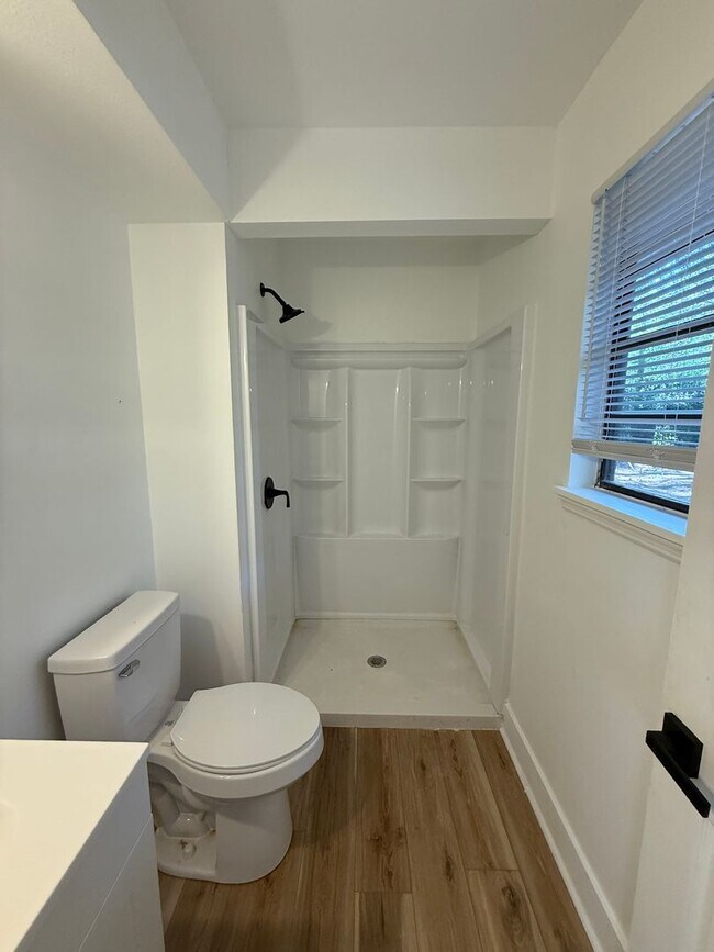 Building Photo - For Rent – Updated 3-Bedroom Home in Colon...