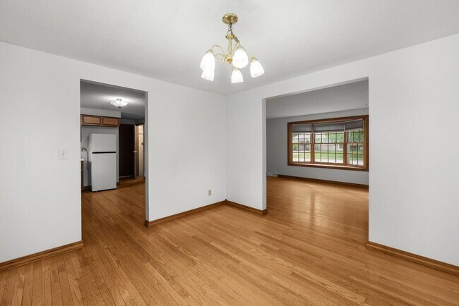 Building Photo - 3129 Windsor Dr
