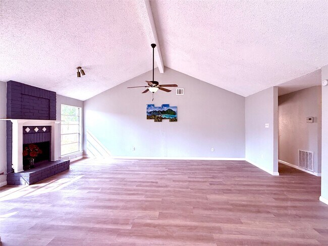 Building Photo - 12071 Plumbrook Dr