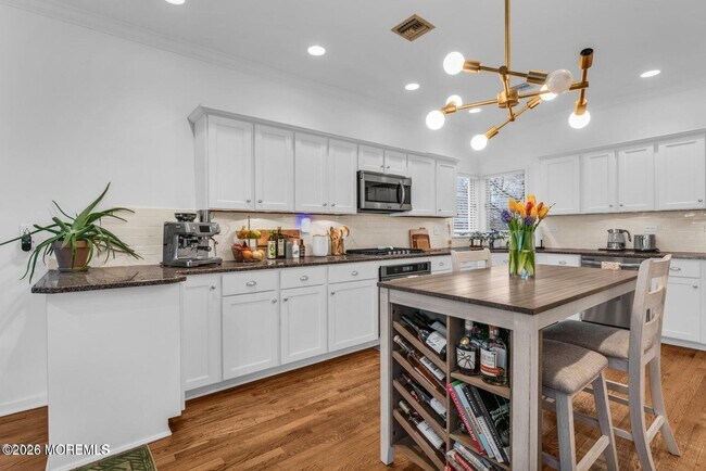 Building Photo - 6 Cook St