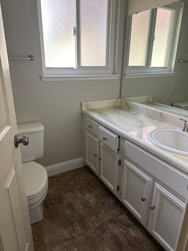 Building Photo - Crystal Lake Home For Rent