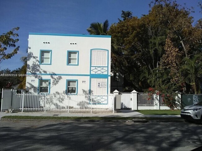 Building Photo - 245 NE 33rd St