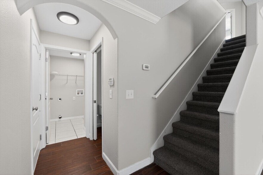 Building Photo - 10629 Shady Preserve Dr