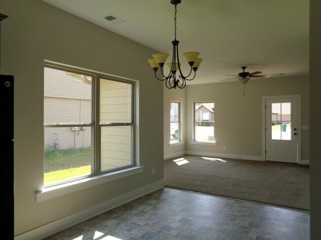 Building Photo - Beautiful Home for Rent in Tuscaloosa... Available to View with 48-hour Notice!!!
