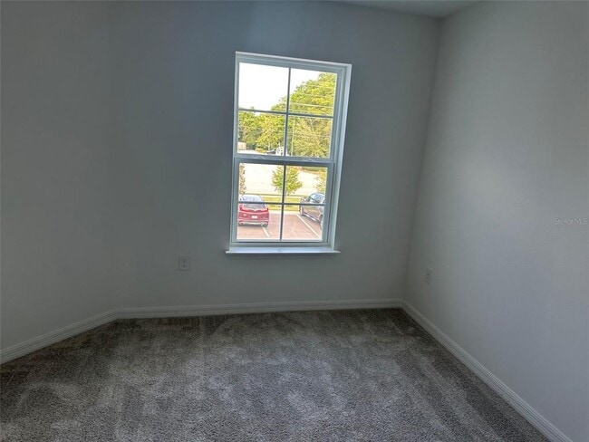 Building Photo - 737 W Oak Dr