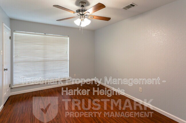 Building Photo - 904 Ballard Dr