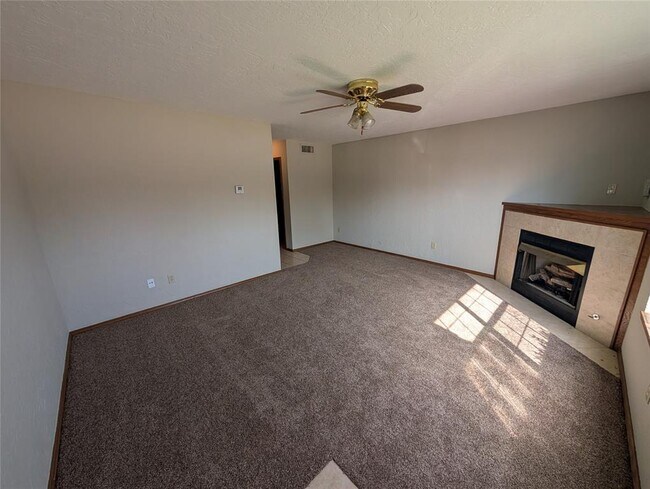 Building Photo - 3201 Lois Arlene Cir
