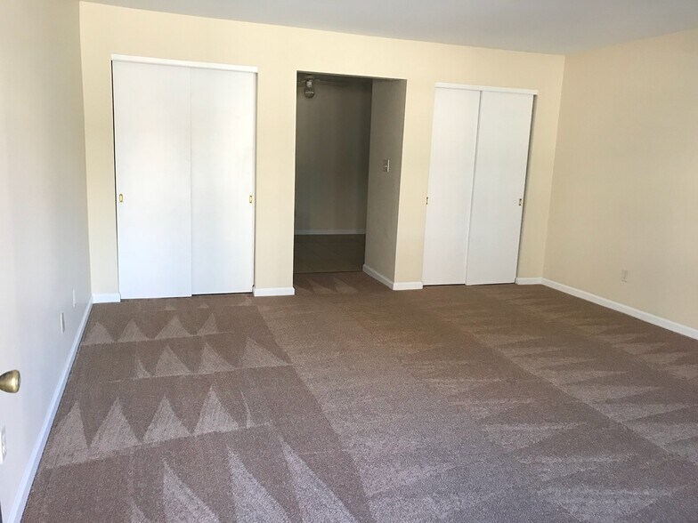 Building Photo - 422 Aylesford Pl