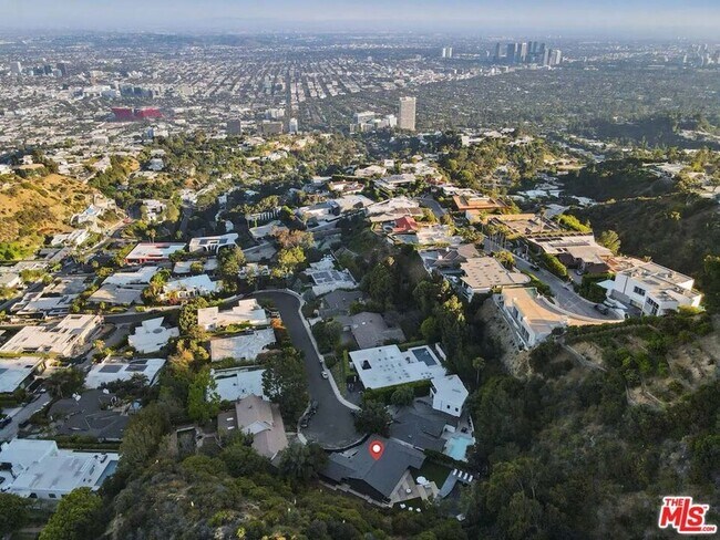 Building Photo - 9289 Swallow Dr