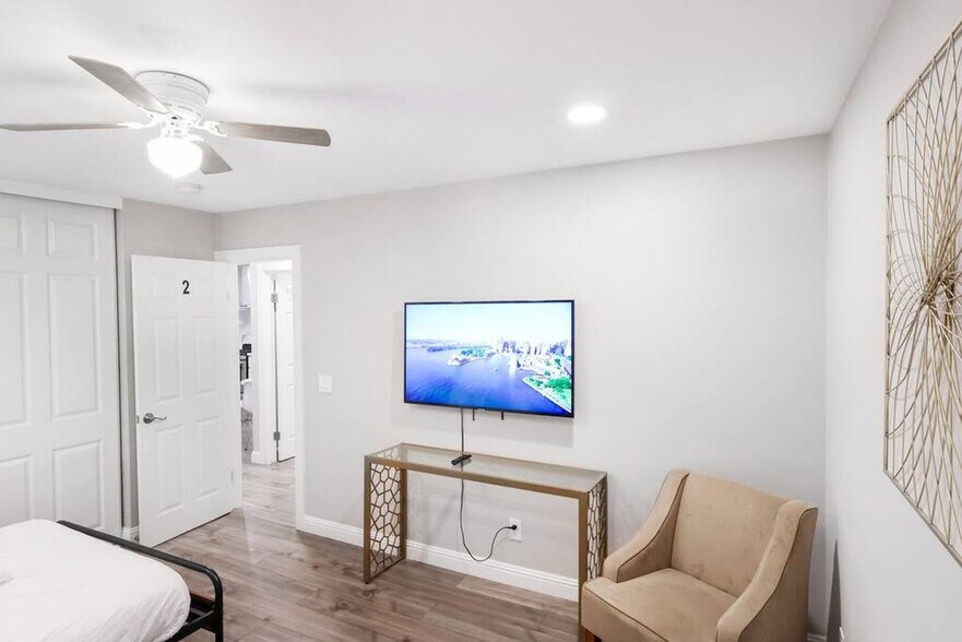 Building Photo - 1063-67 Gillespie Dr