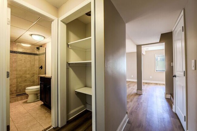 Building Photo - 4518 Club House Dr