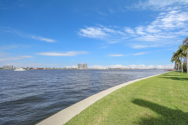Building Photo - 1025 Sugar Sands Blvd