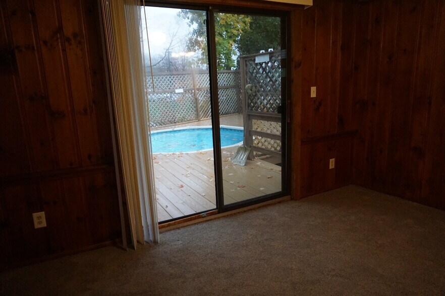 pool/private deck - 175 Crescent St