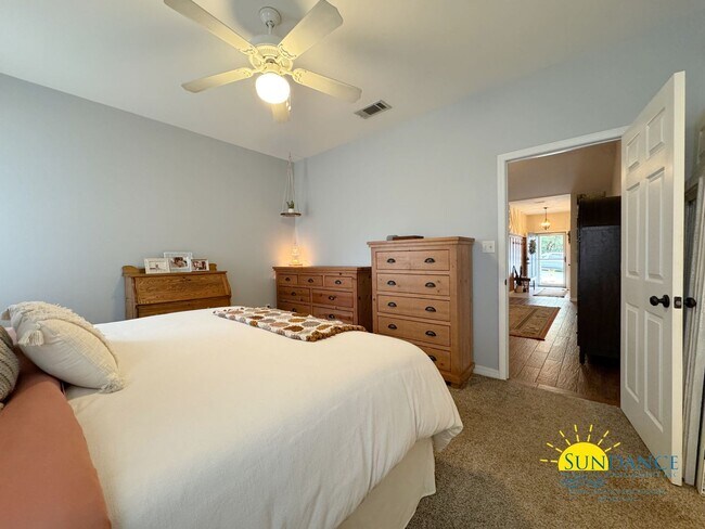Building Photo - Spacious & Updated 3 Bedroom Home in Niceville-Near Eglin AFB!