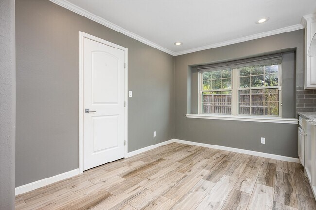 Building Photo - 14602 Oak Bend Dr