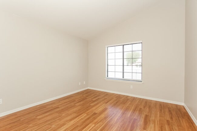 Building Photo - 18039 N 12th Pl