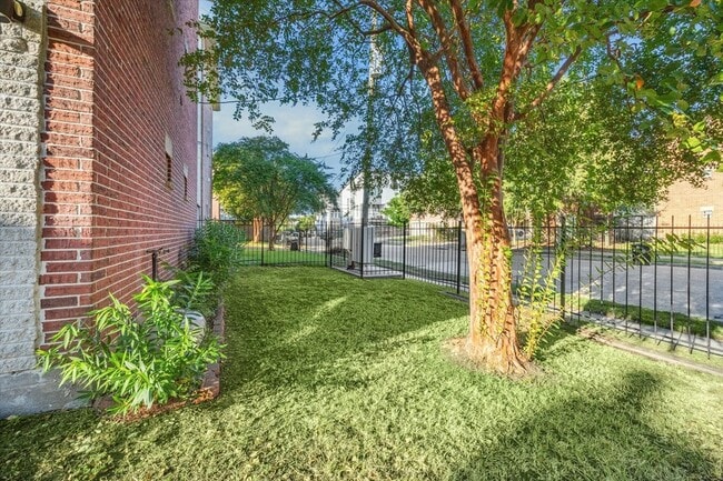 Building Photo - 9710 Riddlewood Ln