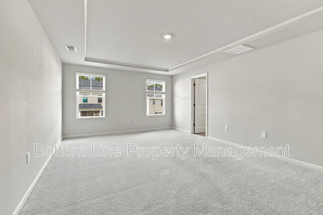 Building Photo - 5811 Woodlawn Dr