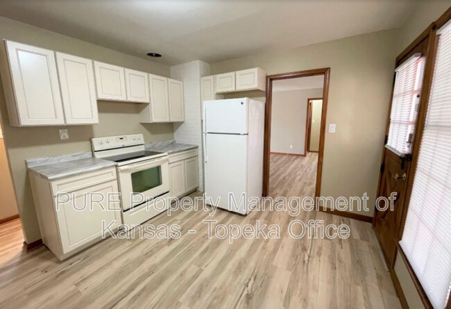 Building Photo - 2215 SE Kentucky Ave