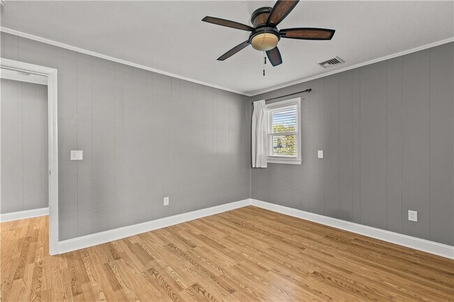 Building Photo - 23 Holten Ave