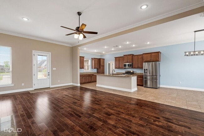 Building Photo - 3 Bedroom 2 Bath in Cypress Bend