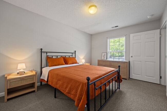 Building Photo - FULLY FURNISHED EXCLUSIVE SHORT AND MIDTERM RENTAL ONLY!