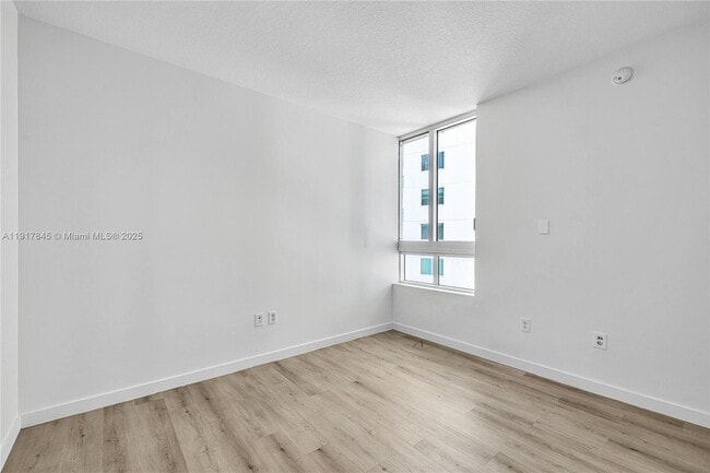 Building Photo - 1900 N Bayshore Dr