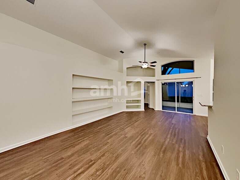 Building Photo - 15854 Bay Vista Dr