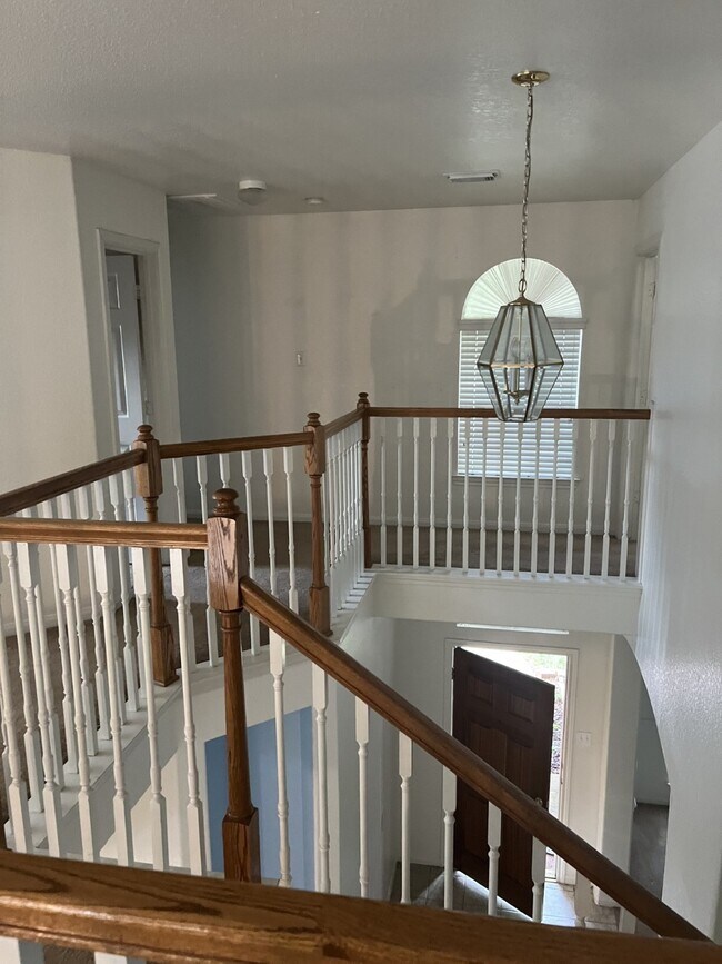 Building Photo - 13433 Hidden Valley Dr